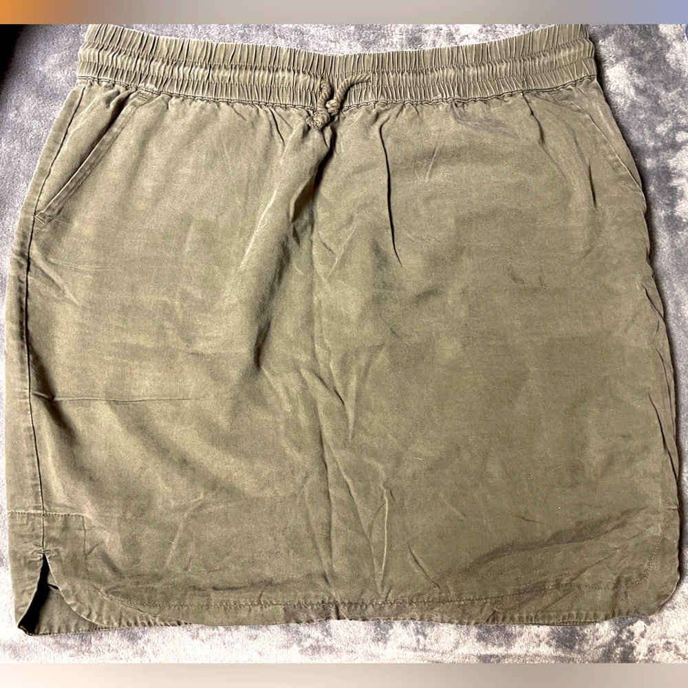 Size large Denver Hayes skirt